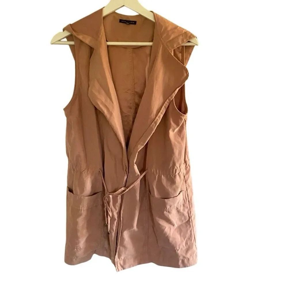Staccato vest medium hooded pinkish peach tie front